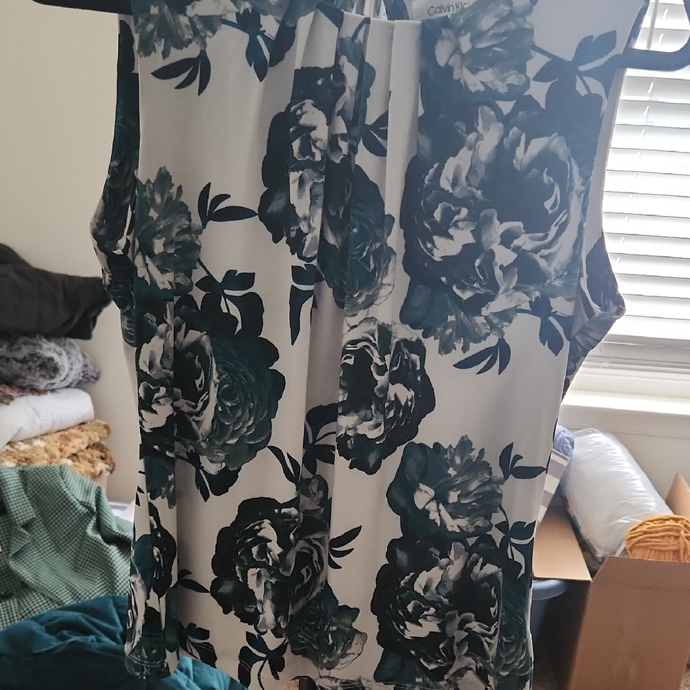 Calvin Klein Women's Sleeveless Top - Black and White Floral